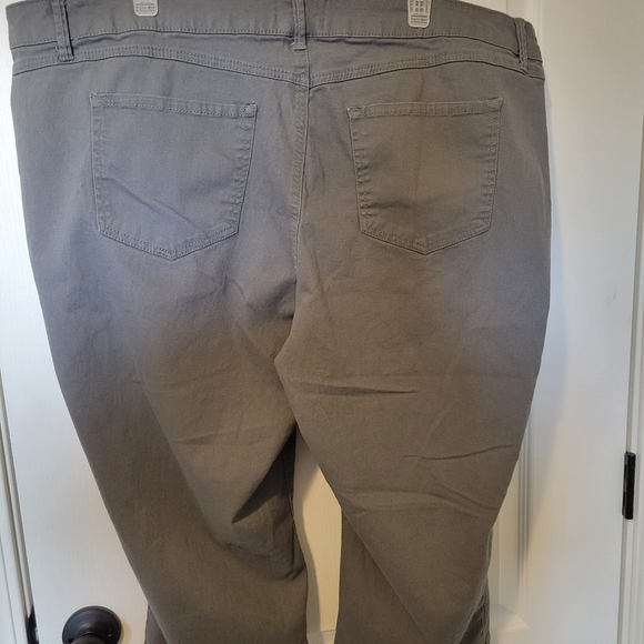 Plus size Capri - Picture 3 of 3